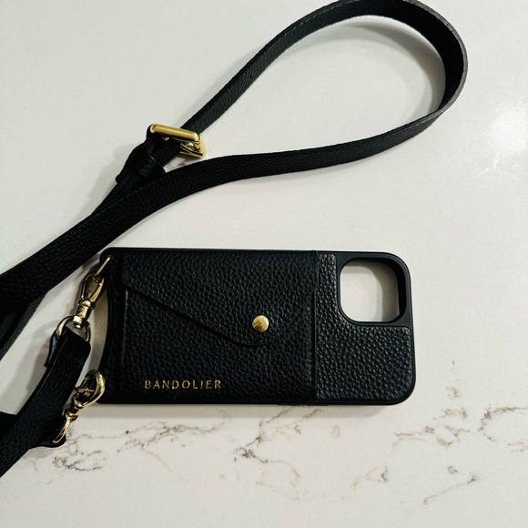 Like New Bandolier Hailey Case Pebble Leather Iphone 13 with Dustbag - Picture 4 of 5